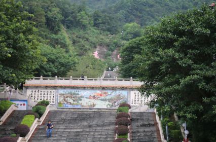 2019年黄金城团队清远之旅：勇闯玻璃峡谷，尽情漂流